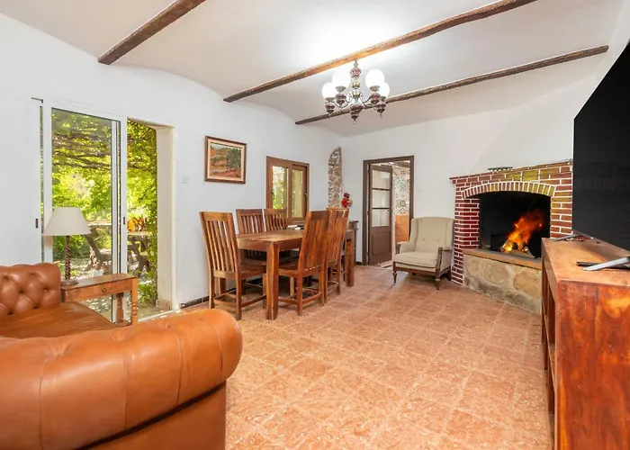 Masia Garriga, Avia بيت للعطل